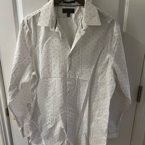 Banana Republic White and Blue Patterned Shirt. Slim fit.